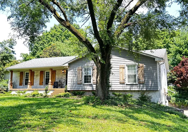 Photo 1 of Single family home for sale at 4020 Clovercroft Rd, Franklin, TN 37067 | MLS# 3531735 | Listing updated on 2026-09-16