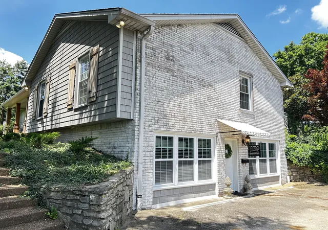 Photo 2 of Single family home for sale at 4020 Clovercroft Rd, Franklin, TN 37067 | MLS# 3531735 | Listing updated on 2026-09-16
