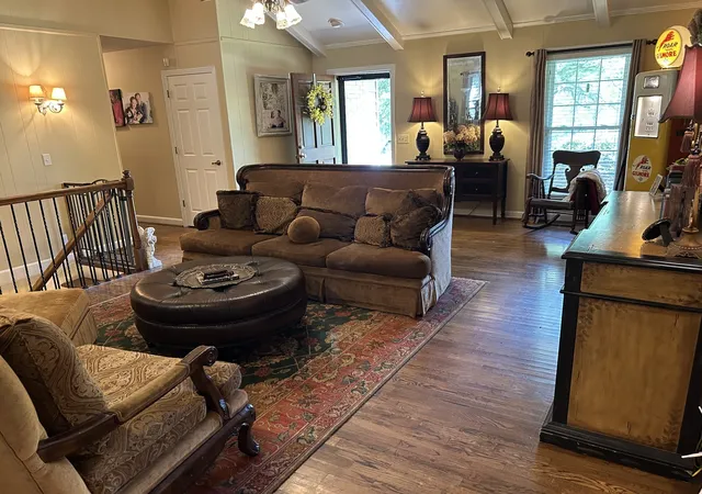 Photo 3 of Single family home for sale at 4020 Clovercroft Rd, Franklin, TN 37067 | MLS# 3531735 | Listing updated on 2026-09-16
