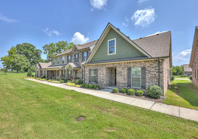 Photo 3 of Townhouse for sale at 5610 Maples Retreat Dr, Murfreesboro, TN 37127 | MLS# 3544230 | Listing updated on 2026-09-19