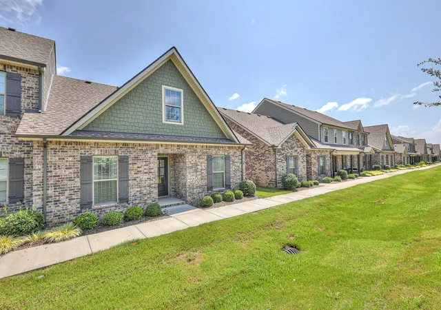 Photo 3 of Townhouse for sale at 5610 Maples Retreat Dr, Murfreesboro, TN 37127 | MLS# 3544230 | Listing updated on 2026-09-19