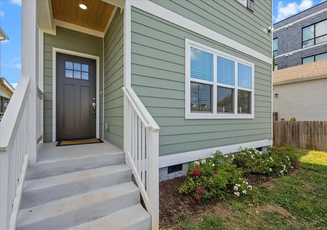 Photo 2 of Single family home for sale at 1751 16th Avenue N, Nashville, TN 37208 | MLS# 3540986 | Listing updated on 2026-09-09