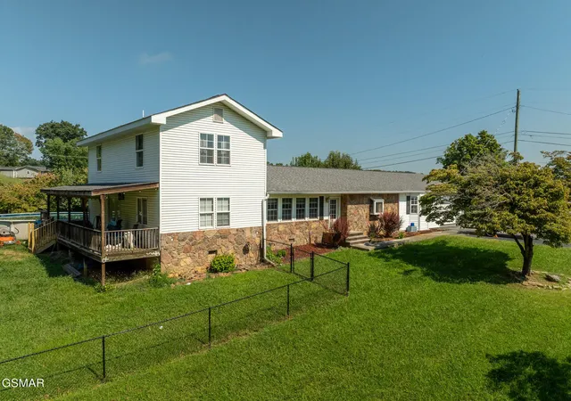Photo 1 of Single family home for sale at 920 Oakwood Dr, Dandridge, TN 37725 | MLS# 3540980 | Listing updated on 2026-09-24