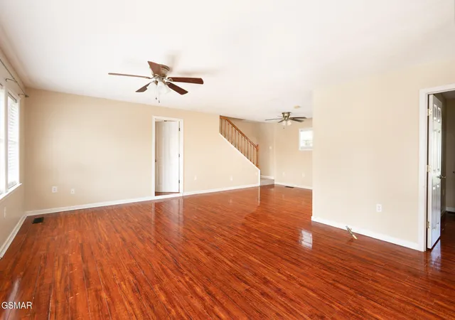 Photo 4 of Single family home for sale at 920 Oakwood Dr, Dandridge, TN 37725 | MLS# 3540980 | Listing updated on 2026-09-24