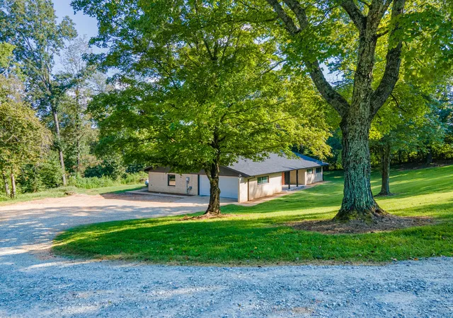Photo 2 of Single family home for sale at 301 Sanford Ln, Lawrenceburg, TN 38464 | MLS# 3541254 | Listing updated on 2026-09-28