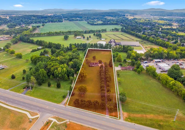 Photo 3 of Single family home for sale at 4881 Veterans Pkwy, Murfreesboro, TN 37128 | MLS# 3544330 | Listing updated on 2026-10-09