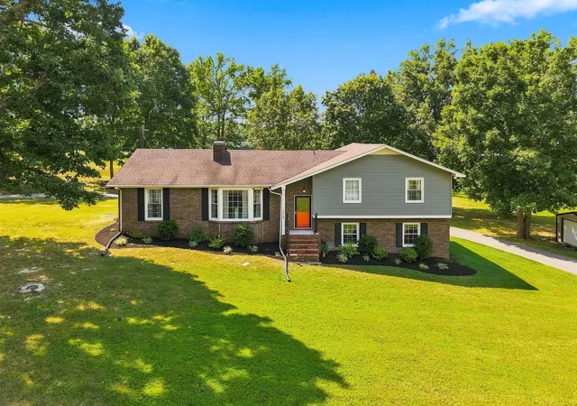 Photo 3 of Single family home for sale at 1214 Rainbow Cir, Westmoreland, TN 37186 | MLS# 3541297 | Listing updated on 2026-09-22