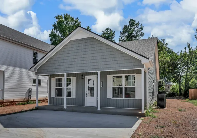 Photo 3 of Single family home for sale at 2627 Scott Dr, Clarksville, TN 37042 | MLS# 3541964 | Listing updated on 2026-09-17