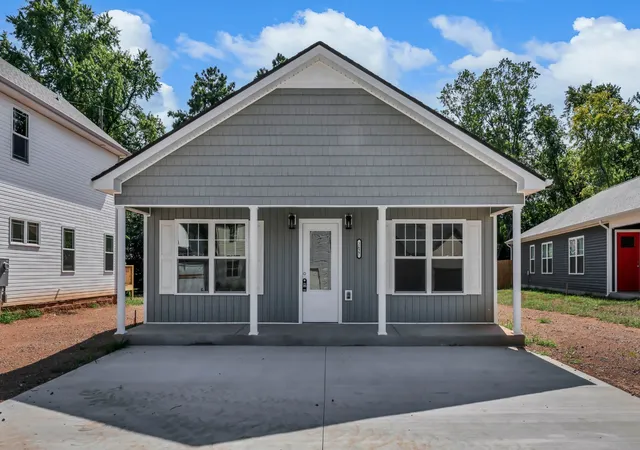 Photo 3 of Single family home for sale at 2627 Scott Dr, Clarksville, TN 37042 | MLS# 3541964 | Listing updated on 2026-09-17