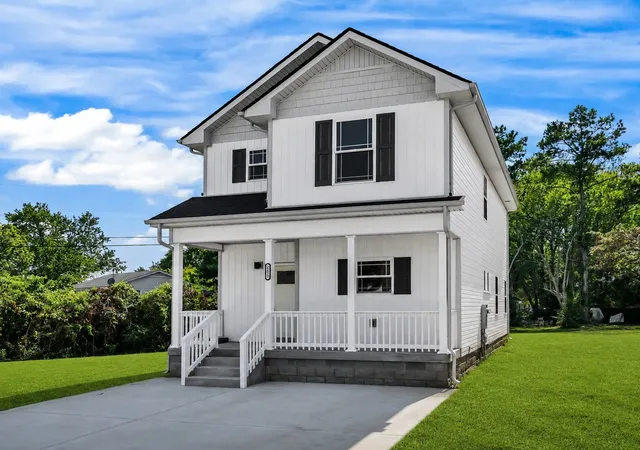 Photo 3 of Single family home for sale at 2619 Scott Dr, Clarksville, TN 37042 | MLS# 3541966 | Listing updated on 2026-09-17