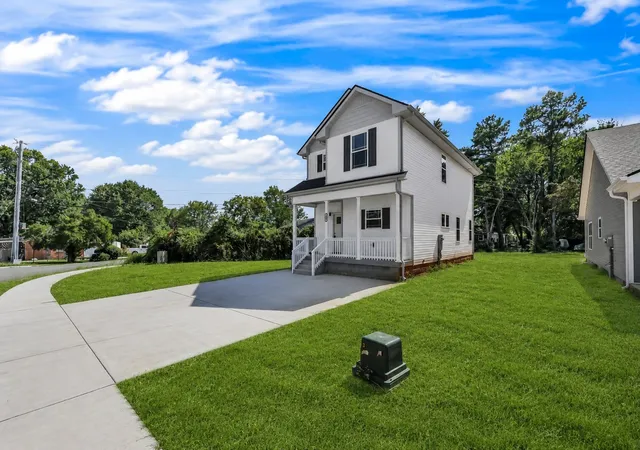 Photo 3 of Single family home for sale at 2619 Scott Dr, Clarksville, TN 37042 | MLS# 3541966 | Listing updated on 2026-09-17