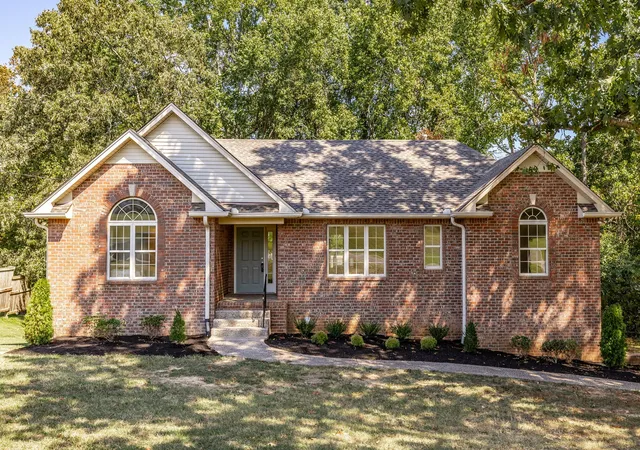 Photo 1 of Single family home for sale at 3005 Lana Ln, Greenbrier, TN 37073 | MLS# 3593225 | Listing updated on 2026-09-28