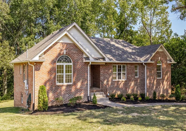 Photo 3 of Single family home for sale at 3005 Lana Ln, Greenbrier, TN 37073 | MLS# 3593225 | Listing updated on 2026-09-28