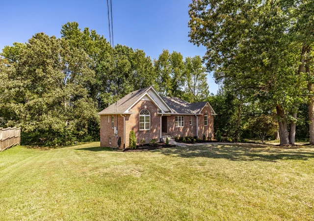 Photo 3 of Single family home for sale at 3005 Lana Ln, Greenbrier, TN 37073 | MLS# 3593225 | Listing updated on 2026-09-28