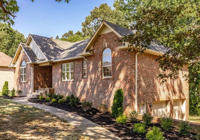 Photo 4 of Single family home for sale at 3005 Lana Ln, Greenbrier, TN 37073 | MLS# 3593225 | Listing updated on 2026-09-28