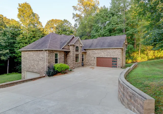 Photo 3 of Single family home for sale at 1657 Gratton Rd, Clarksville, TN 37043 | MLS# 3593195 | Listing updated on 2026-09-17