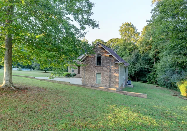 Photo 4 of Single family home for sale at 1657 Gratton Rd, Clarksville, TN 37043 | MLS# 3593195 | Listing updated on 2026-09-17