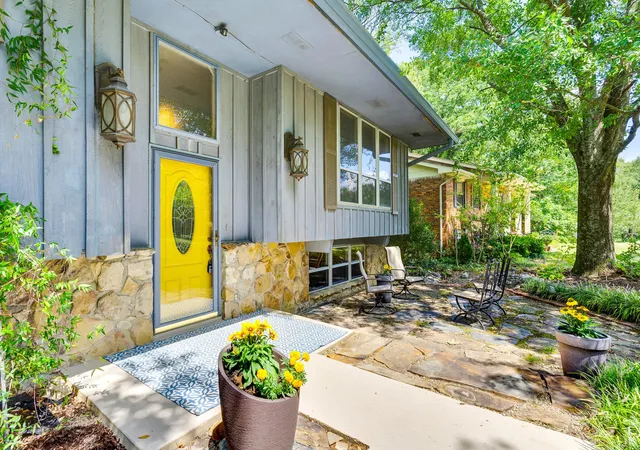 Photo 2 of Single family home for sale at 1405 Highcrest Ct, Hixson, TN 37343 | MLS# 3542446 | Listing updated on 2026-09-11