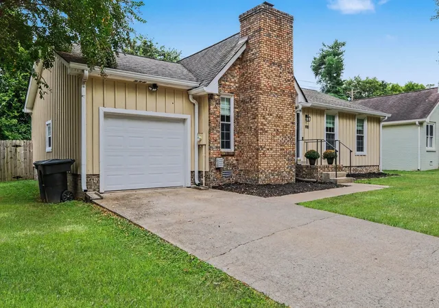 Photo 3 of Single family home for sale at 1918 Redbud Ct, Franklin, TN 37064 | MLS# 3542483 | Listing updated on 2026-10-26