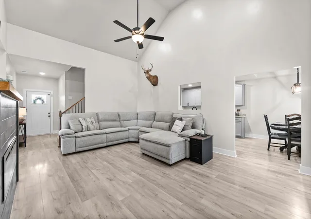 Photo 2 of Single family home for sale at 328 Wilson Holw Rd, Dickson, TN 37055 | MLS# 3542511 | Listing updated on 2026-09-17