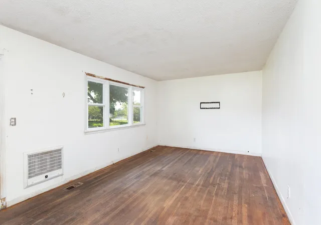 Photo 3 of Single family home for sale at 7708 Basswood Dr, Chattanooga, TN 37416 | MLS# 3542645 | Listing updated on 2026-10-09