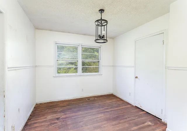Photo 3 of Single family home for sale at 7708 Basswood Dr, Chattanooga, TN 37416 | MLS# 3542645 | Listing updated on 2026-10-22