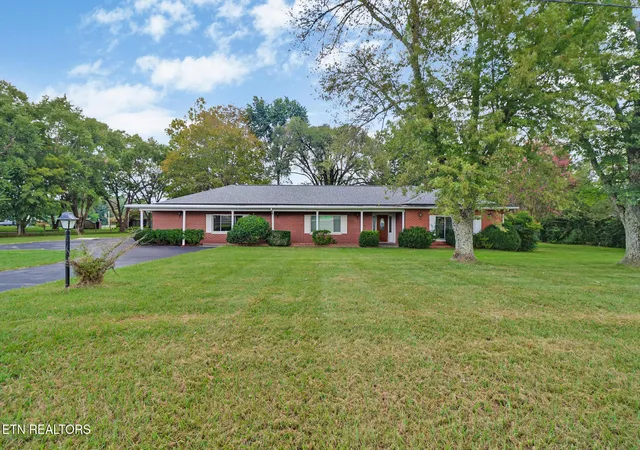 Photo 1 of Single family home for sale at 1378 Sparta Hwy, Crossville, TN 38572 | MLS# 3542660 | Listing updated on 2026-09-08