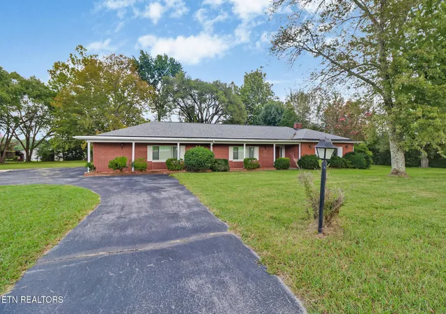 Photo 2 of Single family home for sale at 1378 Sparta Hwy, Crossville, TN 38572 | MLS# 3542660 | Listing updated on 2026-09-08