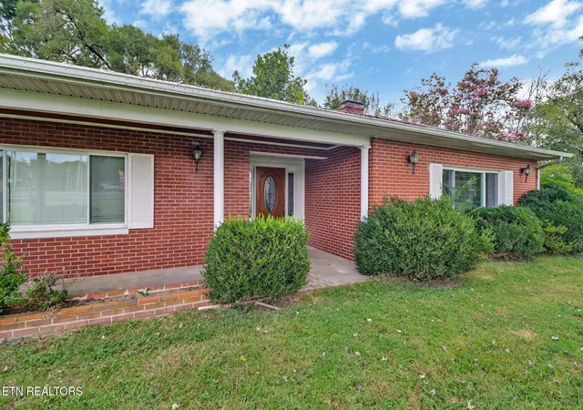 Photo 3 of Single family home for sale at 1378 Sparta Hwy, Crossville, TN 38572 | MLS# 3542660 | Listing updated on 2026-09-08