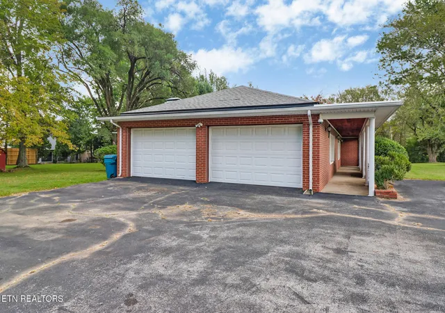 Photo 4 of Single family home for sale at 1378 Sparta Hwy, Crossville, TN 38572 | MLS# 3542660 | Listing updated on 2026-09-08
