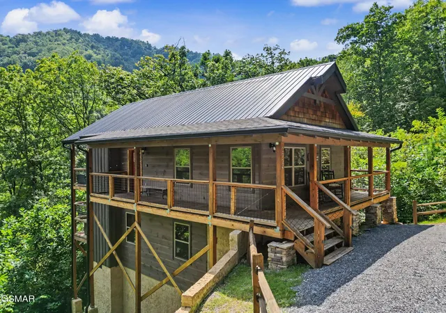 Photo 1 of Single family home for sale at 2724 Pine Crst Ln, Sevierville, TN 37862 | MLS# 3542760 | Listing updated on 2026-09-16