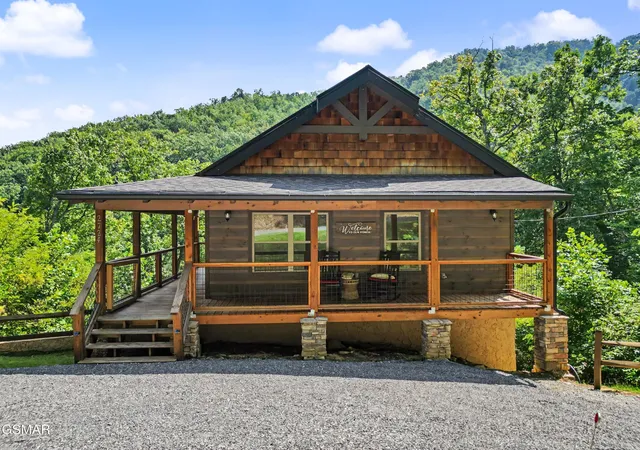 Photo 2 of Single family home for sale at 2724 Pine Crst Ln, Sevierville, TN 37862 | MLS# 3542760 | Listing updated on 2026-09-16
