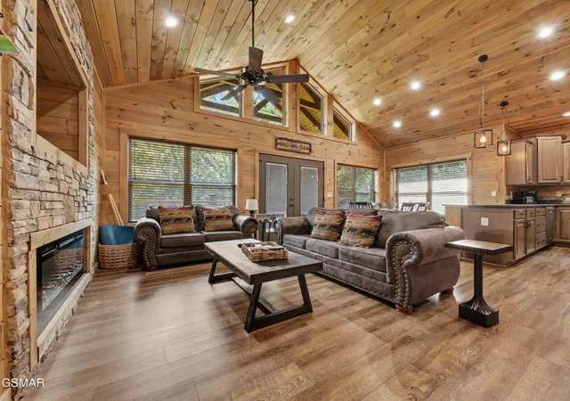Photo 3 of Single family home for sale at 2724 Pine Crst Ln, Sevierville, TN 37862 | MLS# 3542760 | Listing updated on 2026-09-16