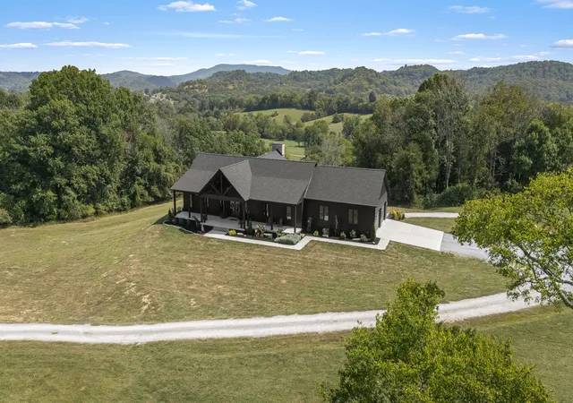 Photo 2 of Single family home for sale at 136 Big Orange Ln, Woodbury, TN 37190 | MLS# 3543174 | Listing updated on 2026-09-08