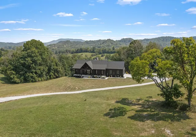 Photo 3 of Single family home for sale at 136 Big Orange Ln, Woodbury, TN 37190 | MLS# 3543174 | Listing updated on 2026-09-08