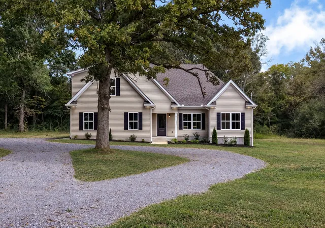 Photo 2 of Single family home for sale at 2554 Hwy 41a N, Shelbyville, TN 37160 | MLS# 3544211 | Listing updated on 2026-09-09