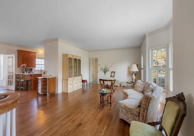 Photo 3 of Mansion for sale at 180 Roberta Dr, Hendersonville, TN 37075 | MLS# 3593586 | Listing updated on 2026-09-17