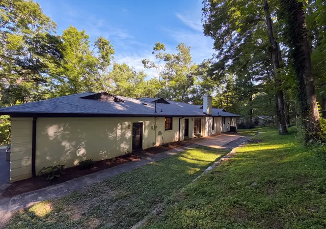 Photo 1 of Single family home for sale at 1904 Cromwell Dr, Nashville, TN 37215 | MLS# 3544428 | Listing updated on 2026-09-17