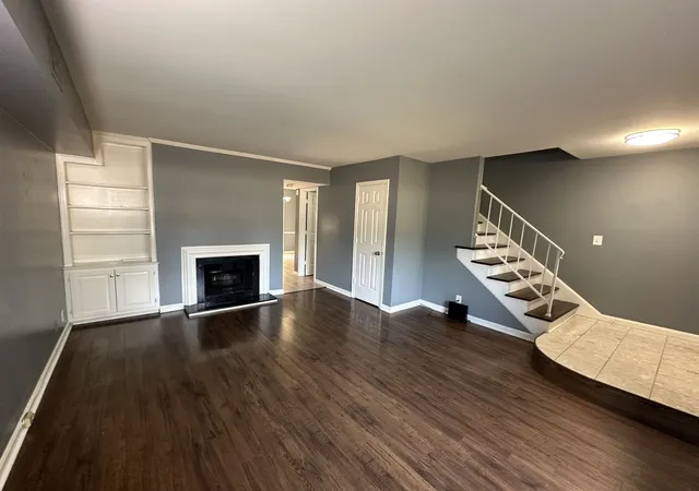 Listing Photo 1 - Condo for sale in building located at 8300 Sawyer Brown Rd, Nashville, TN 37221 - Unit #E302
