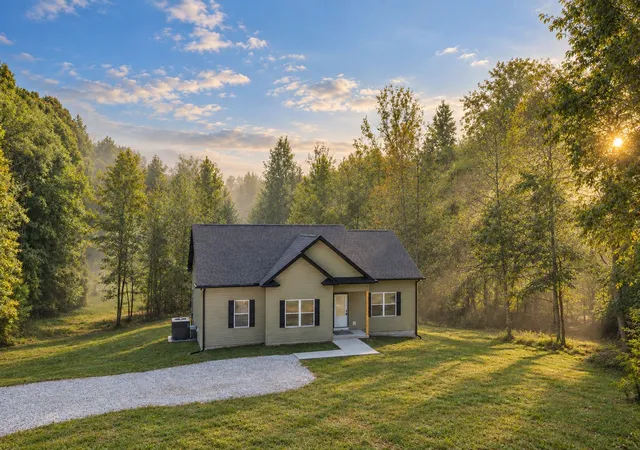 Photo 3 of Single family home for sale at 1026 Promise Land Rd, Charlotte, TN 37036 | MLS# 3594342 | Listing updated on 2026-09-18