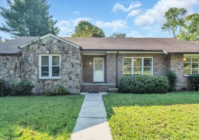 Photo 3 of Single family home for sale at 219 Cat Crk Rd, Manchester, TN 37355 | MLS# 3546874 | Listing updated on 2026-09-23
