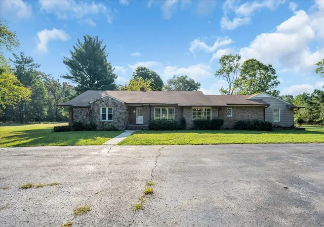 Photo 4 of Single family home for sale at 219 Cat Crk Rd, Manchester, TN 37355 | MLS# 3546874 | Listing updated on 2026-09-23