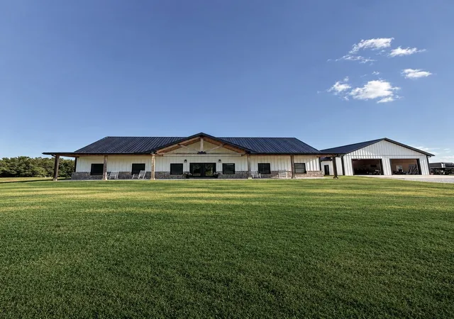 Single family home for sale at 1785 Mosley Fry Rd, Chapmansboro, TN 37035 | MLS# 3545764