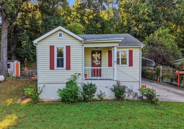 Photo 2 of Single family home for sale at 536 Runyan Dr, Chattanooga, TN 37405 | MLS# 3545835 | Listing updated on 2026-09-16