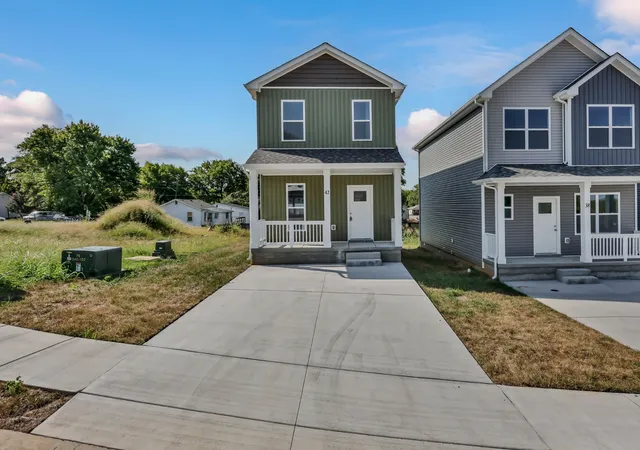 Photo 2 of Single family home for sale at 42 Dixon Dr, Clarksville, TN 37040 | MLS# 3593236 | Listing updated on 2026-09-16