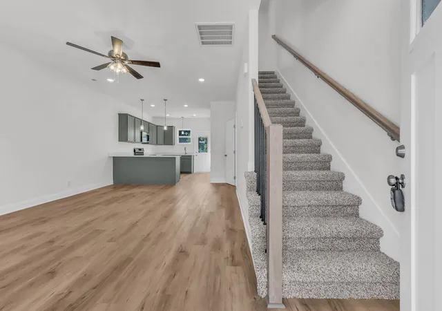 Photo 3 of Single family home for sale at 42 Dixon Dr, Clarksville, TN 37040 | MLS# 3593236 | Listing updated on 2026-09-16