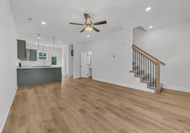 Photo 4 of Single family home for sale at 42 Dixon Dr, Clarksville, TN 37040 | MLS# 3593236 | Listing updated on 2026-09-16