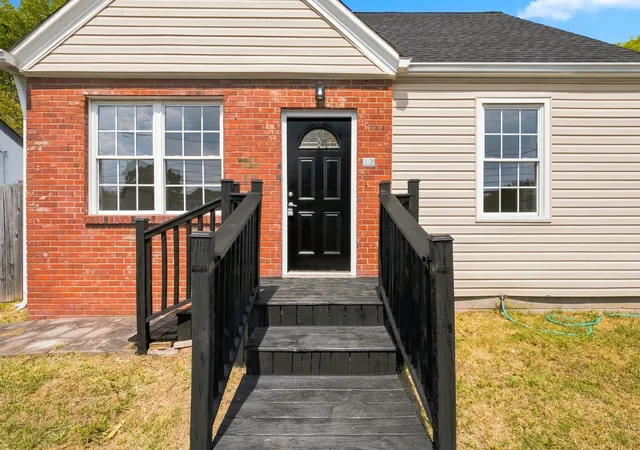 Photo 2 of Single family home for sale at 409 7th Avenue W, Springfield, TN 37172 | MLS# 3545971 | Listing updated on 2026-09-16