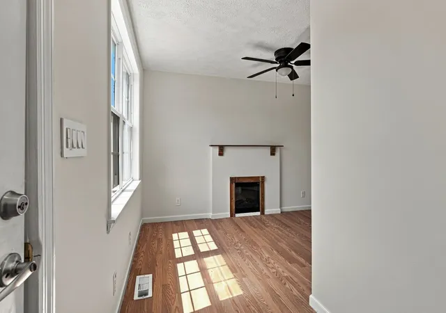 Photo 3 of Single family home for sale at 409 7th Avenue W, Springfield, TN 37172 | MLS# 3545971 | Listing updated on 2026-09-16