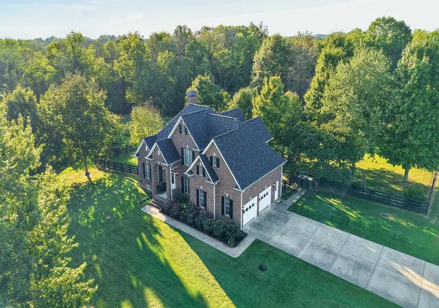 Photo 4 of Single family home for sale at 1001 Arbor Dr, Castalian Springs, TN 37031 | MLS# 3592215 | Listing updated on 2026-09-16